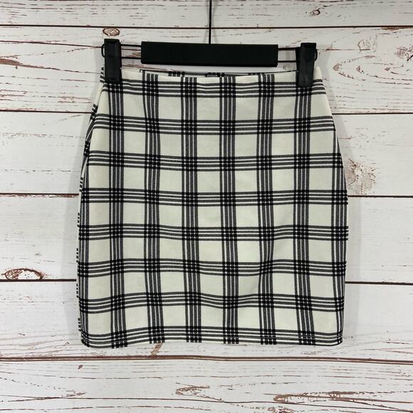 Windsor S White Black Plaid Checkered Gingham Knit Slit High Rise Mini Skirt - Picture 6 of 8